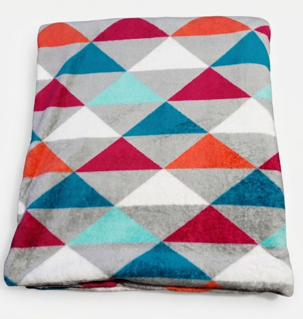 Fashion Home Geometric Triangle Pattern Plush Fleece Blanket